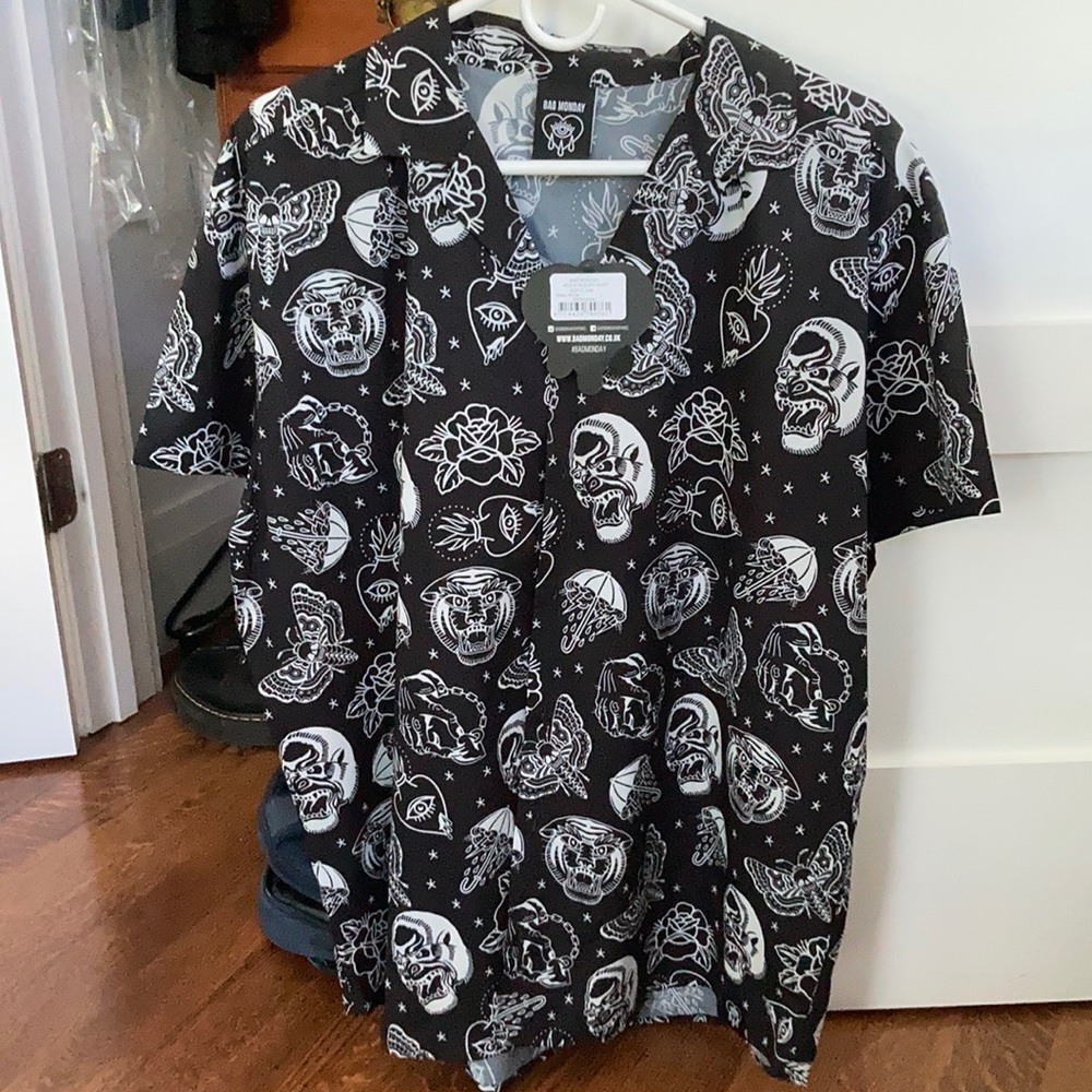 Button down w/ black and white pattern. Never worn